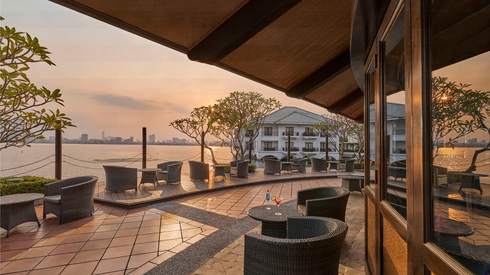 Sunset Bar độc bản